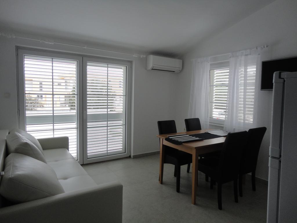 Mirakul Apartments Vir Eksteriør bilde